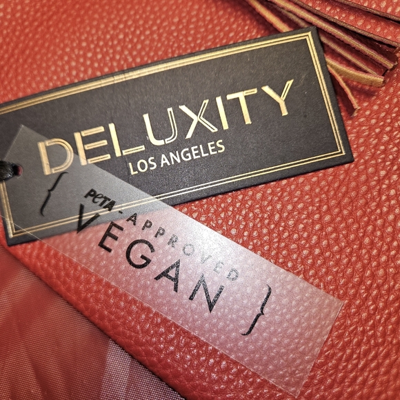 Vegan Crossbody Bag by Deluxity L.A. Red w/Front Tassels New w/Tags Lightweight - Picture 3 of 8